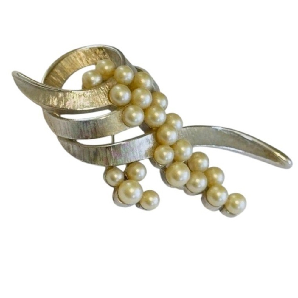 VTG Crown Trifari Pearl‎ Pin Brooch estate Silver mid century Sculptural 60s